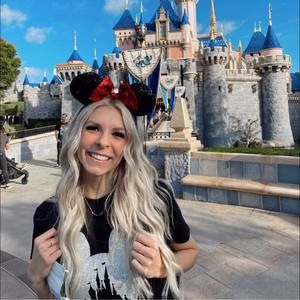 Meet your Posher, Becca